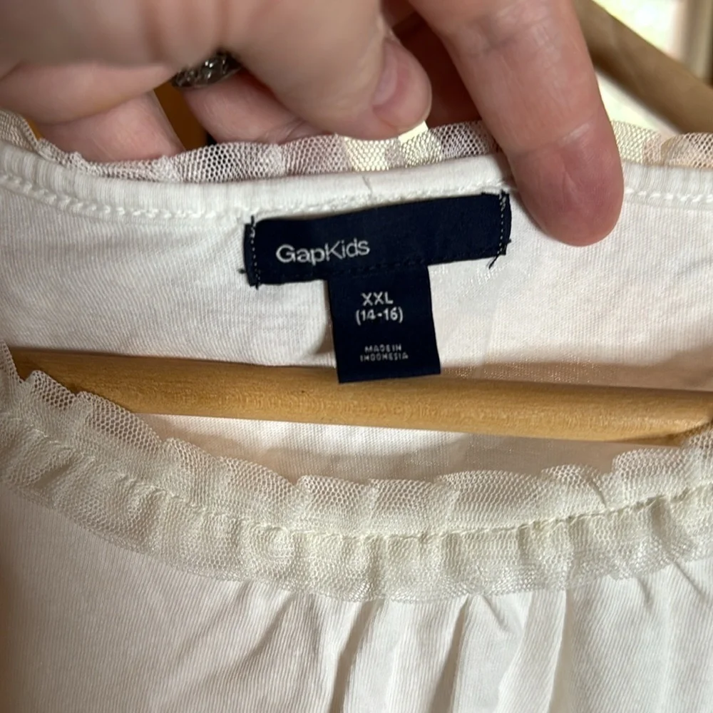Gap Kids White Cap Sleeve Tee with Mesh around collar Size XXL 14-16